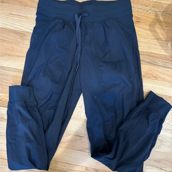 Lululemon Dance Studio Mid-Rise Jogger True Navy size 6 EUC - Picture 4 of 5